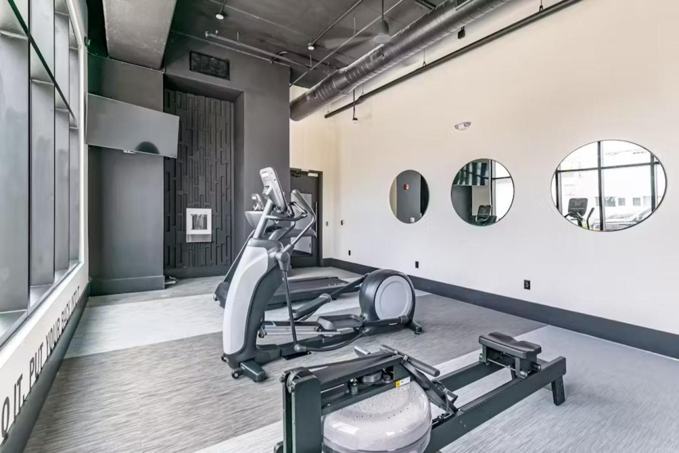 Oasis At The Muse Modern 2br With Balcony Rooftop Views