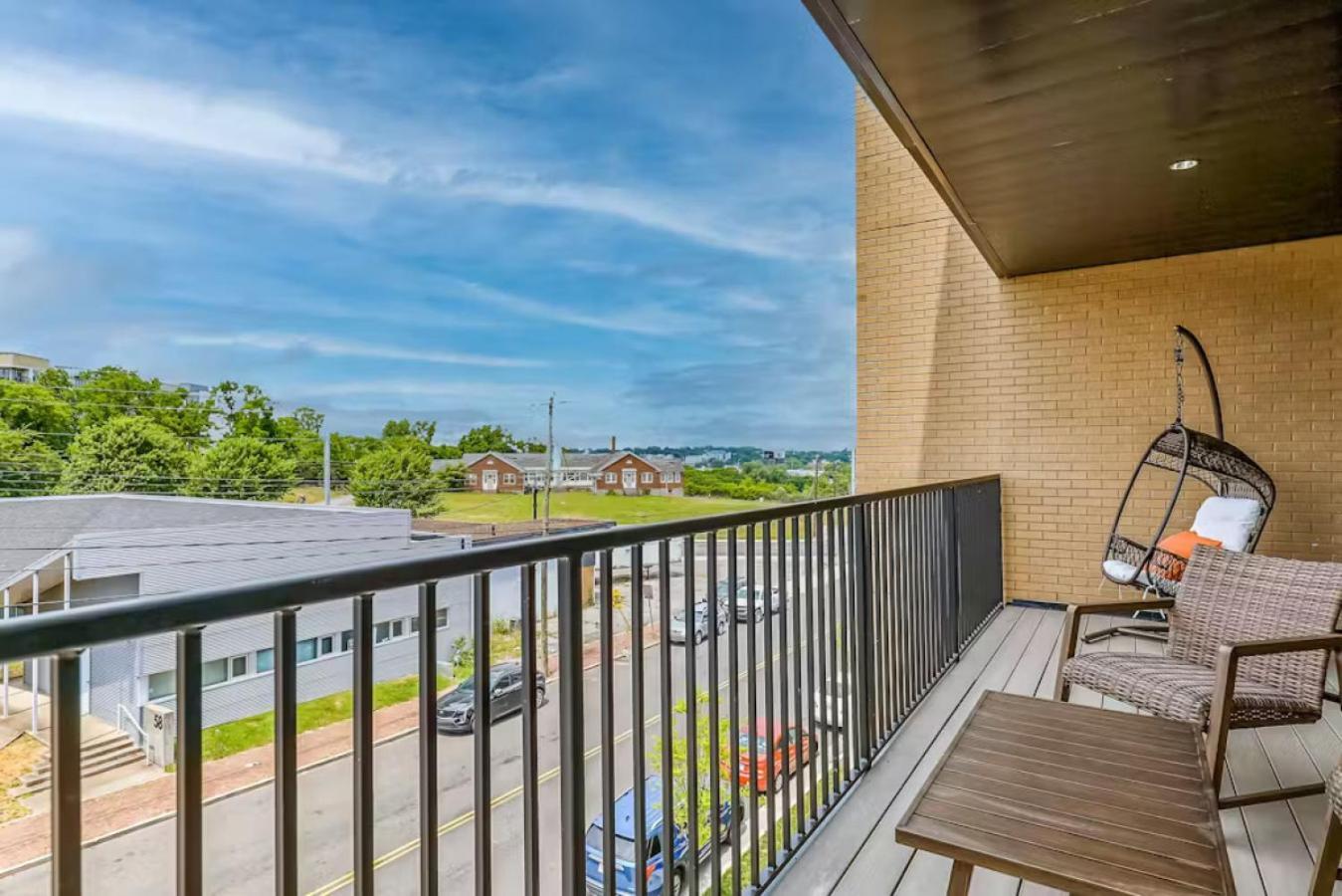 Oasis At The Muse Modern 2br With Balcony Rooftop Views Nashville