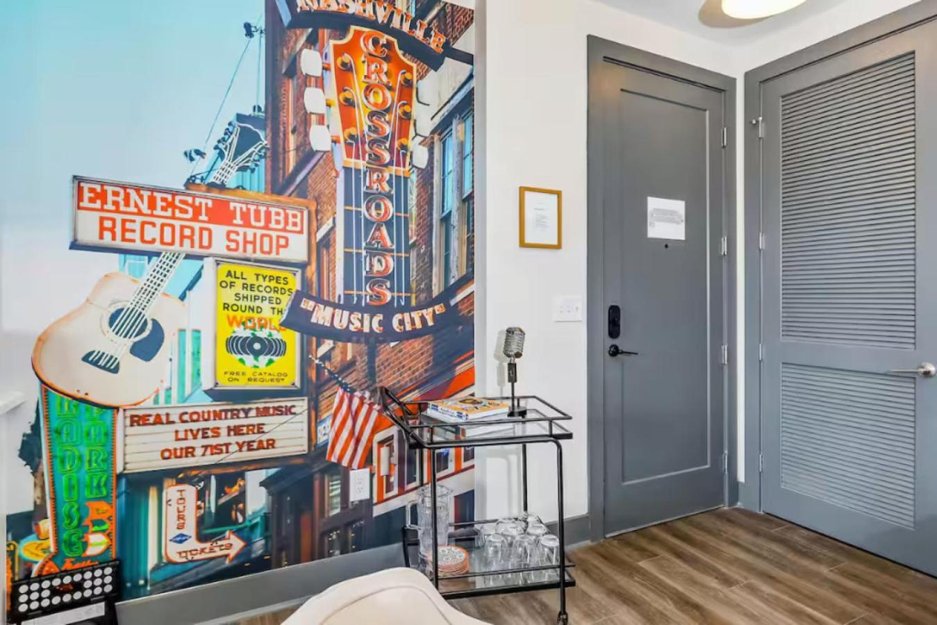 Oasis At The Muse Modern 2br With Balcony Rooftop Views Apartment