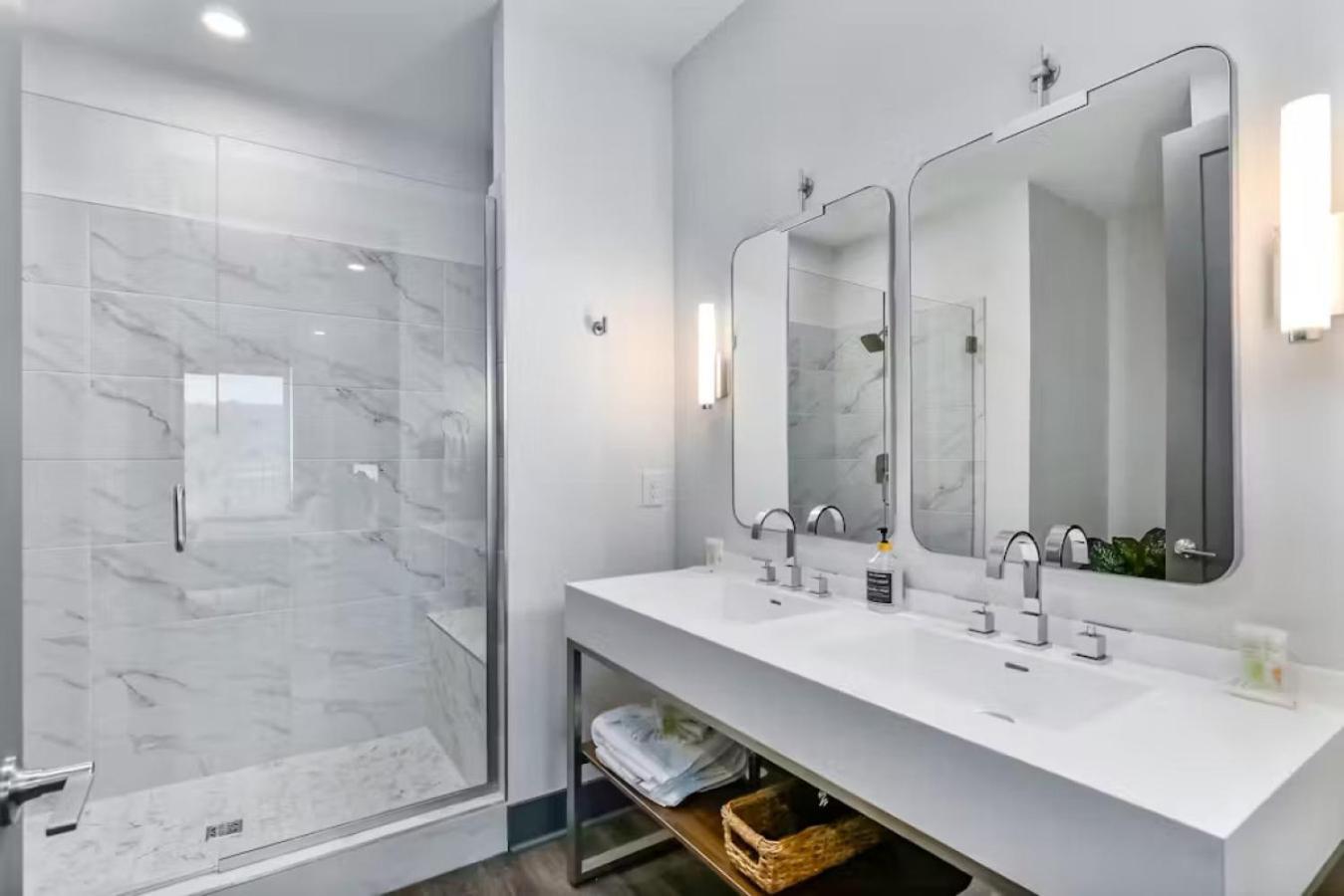Oasis At The Muse Modern 2br With Balcony Rooftop Views