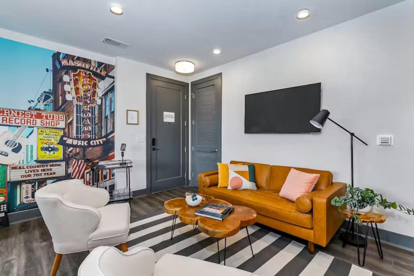Oasis At The Muse Modern 2br With Balcony Rooftop Views * Nashville