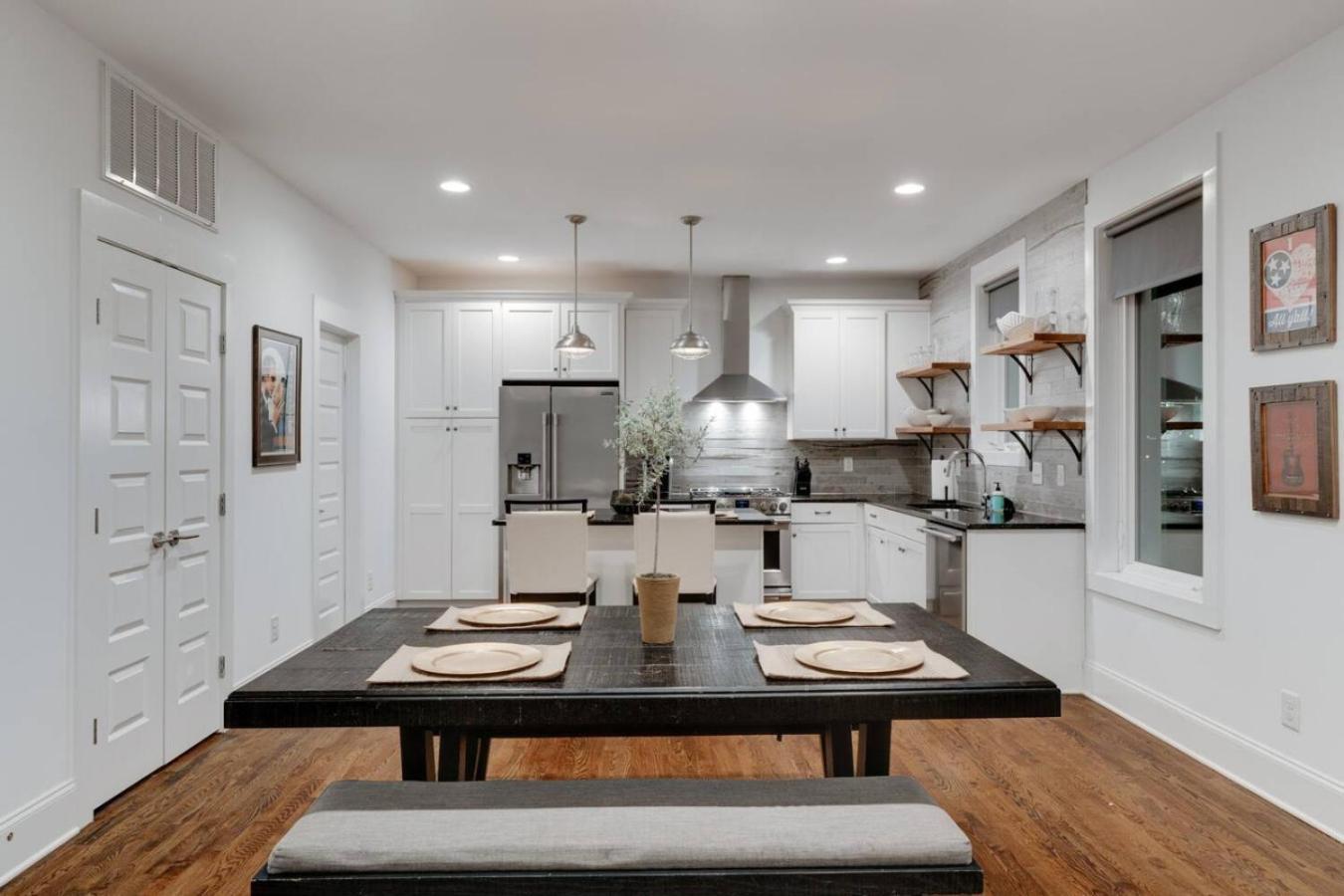 Elegant Townhouse Near Broadway