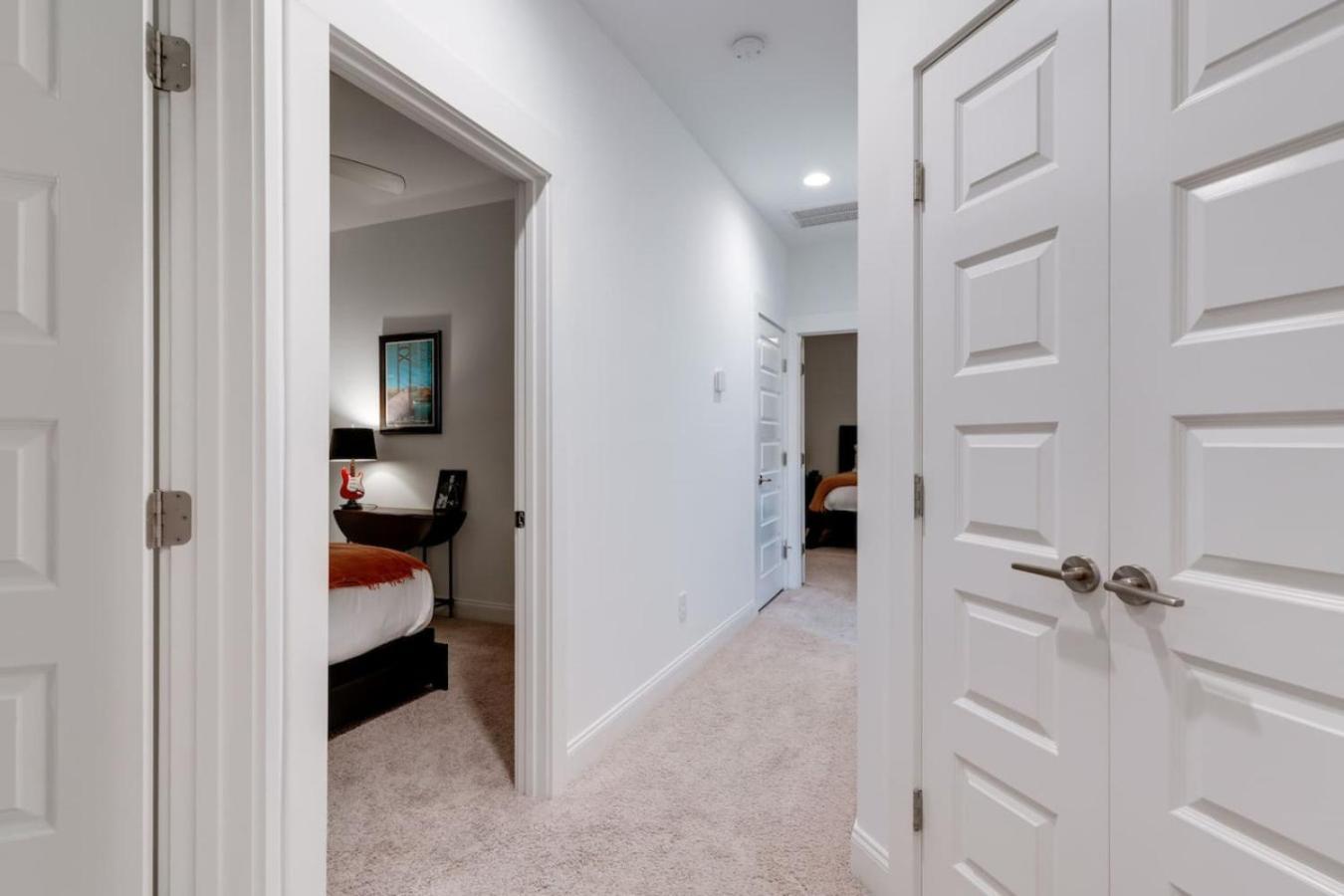 Elegant Townhouse Near Broadway *