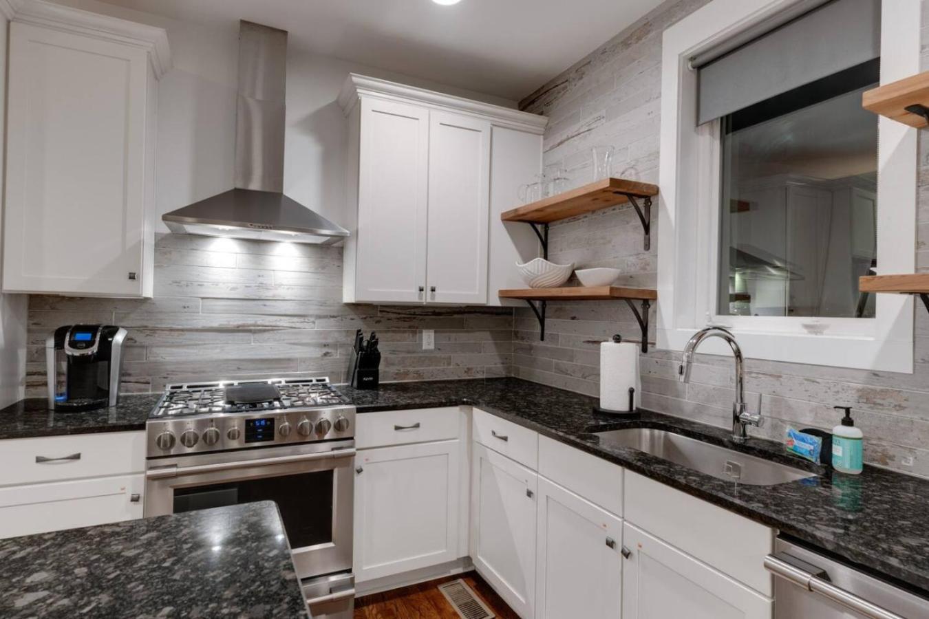 Elegant Townhouse Near Broadway