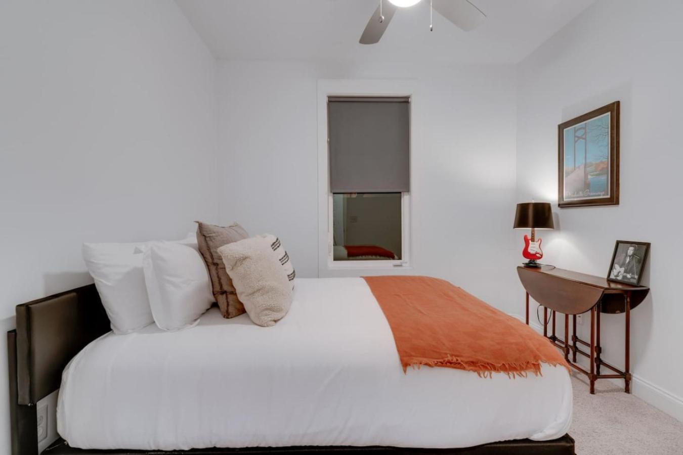 Elegant Townhouse Near Broadway Holiday home *