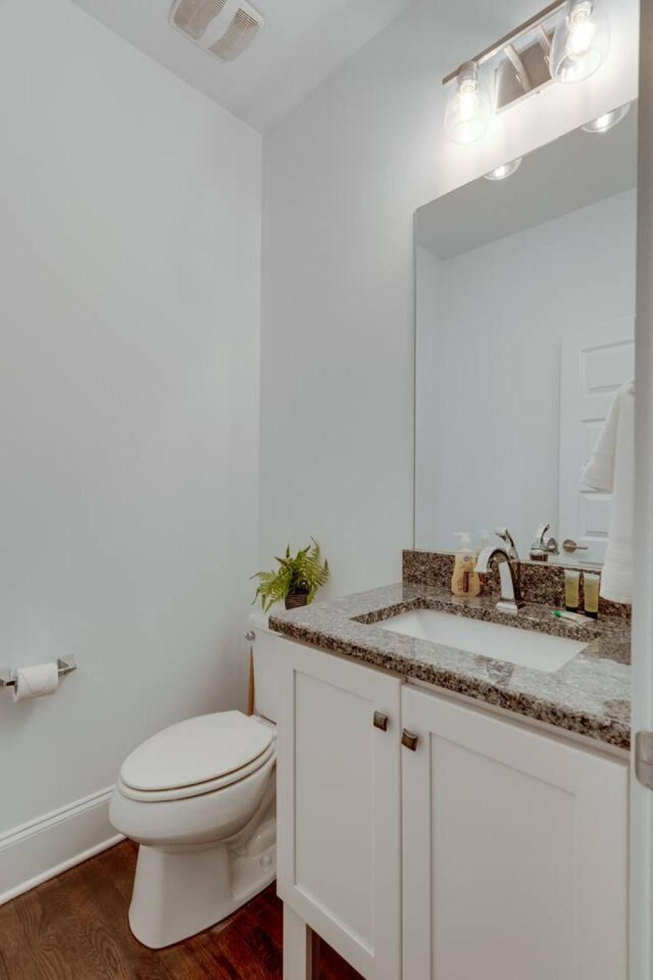 Elegant Townhouse Near Broadway *