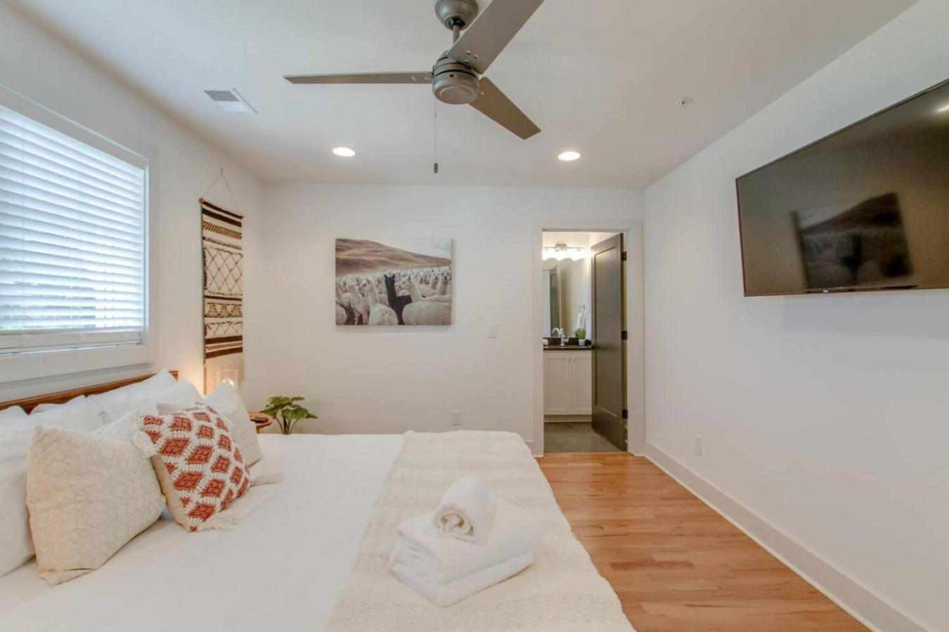 Luxury Super Ultra Comfort 12 Beds Holiday home Nashville