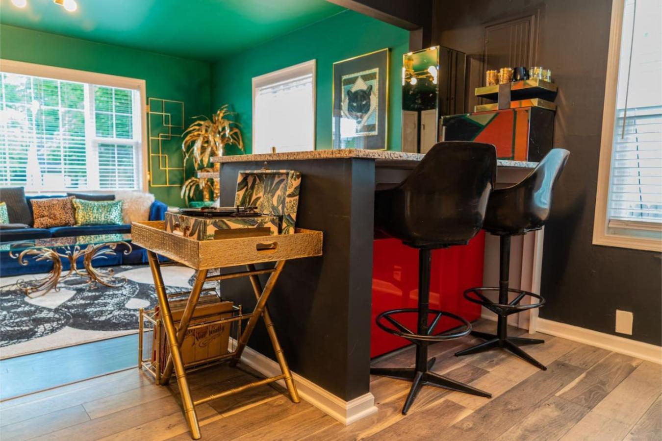Eccentric East Nash Unique Design *