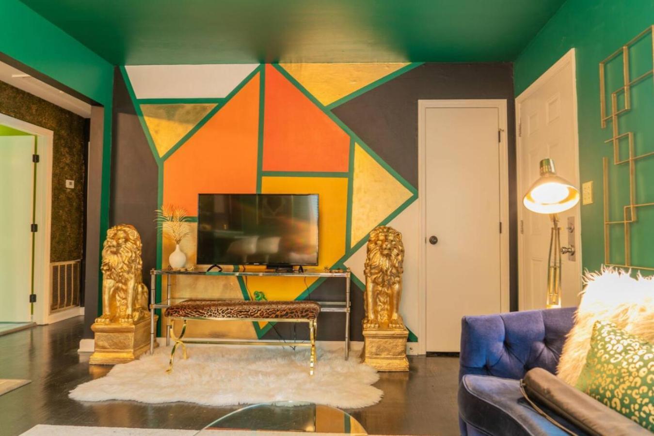 Eccentric East Nash Unique Design
