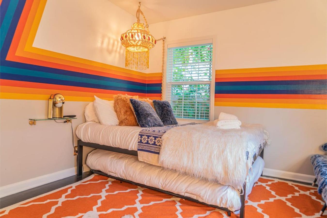 Eccentric East Nash Unique Design Holiday home *
