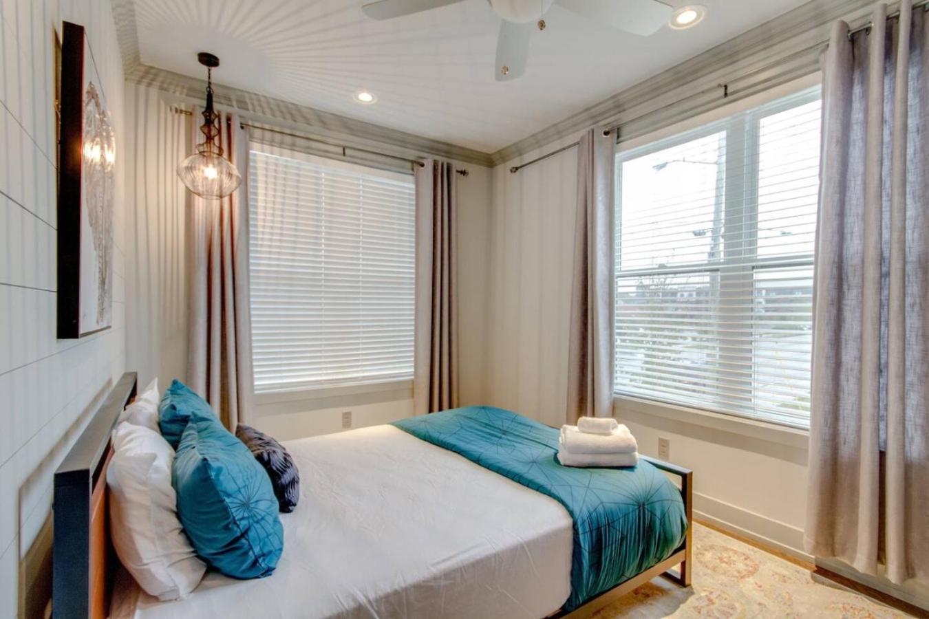 Gulch Getaway The Nash Nest Epic Rooftop Holiday home Nashville