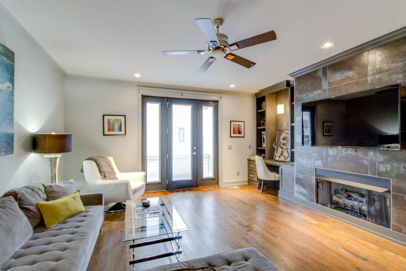 Gulch Getaway The Nash Nest Epic Rooftop Holiday home *