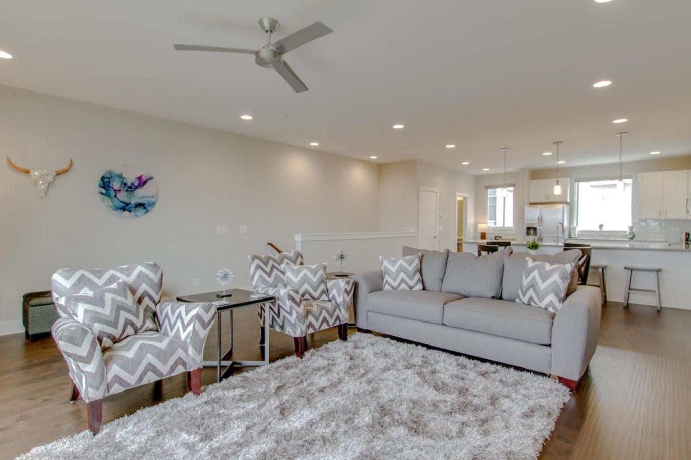 Overlook Luxury Amenities Minutes To Downtown Holiday home *