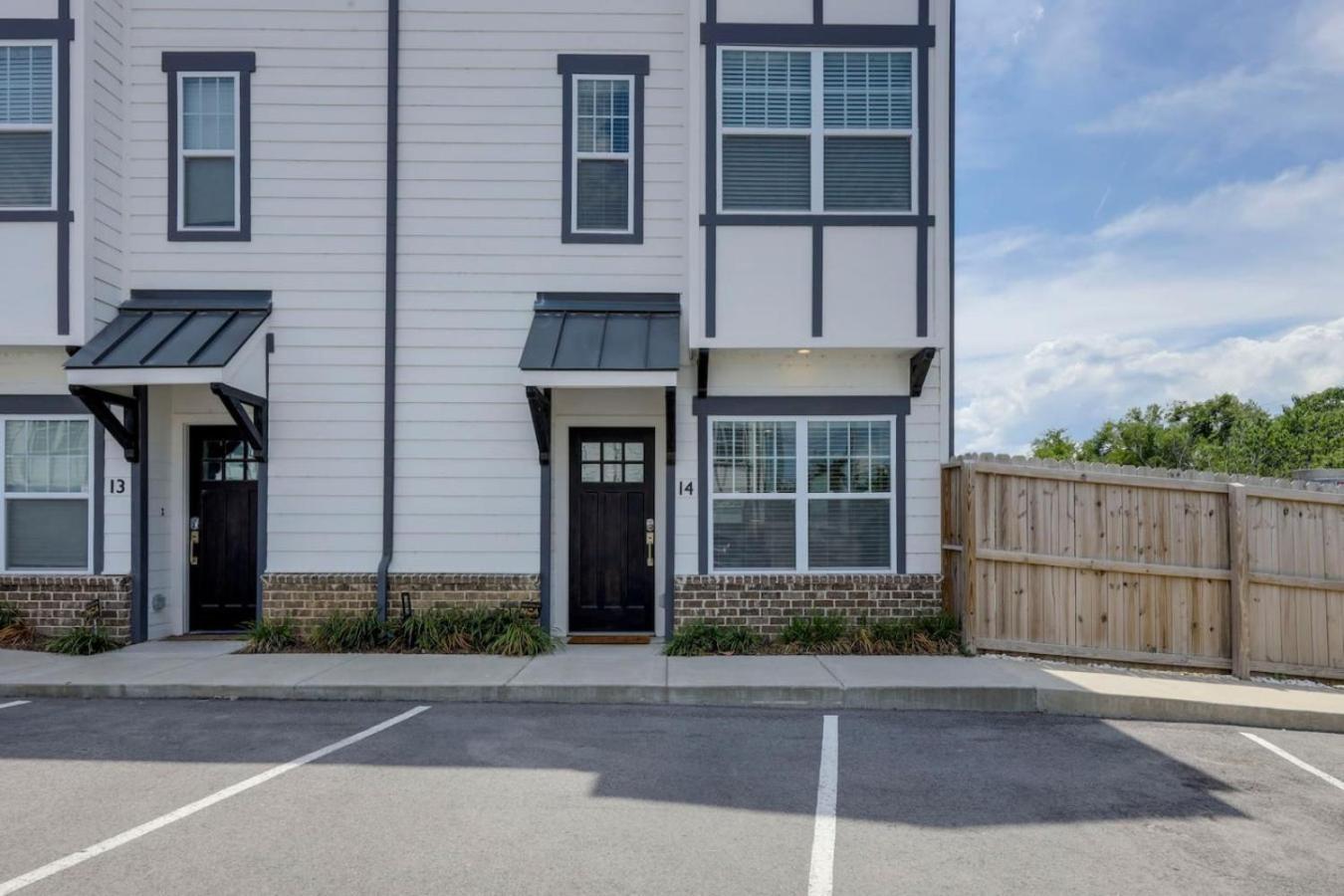 Holiday home Minutes To Broadway Luxurious Gated Townhome *