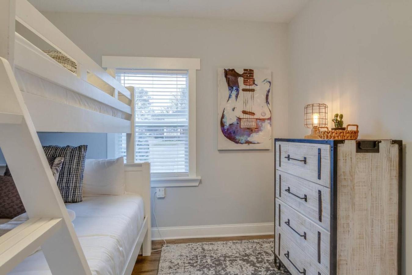 Music Charmer Tons Of Beds Thirty Day Minimum