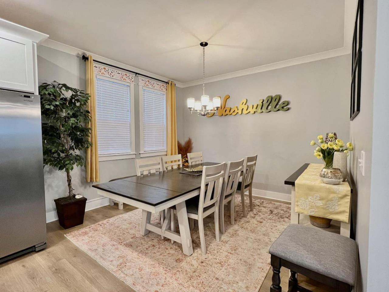 Modern Downtown Brand New Great Location *