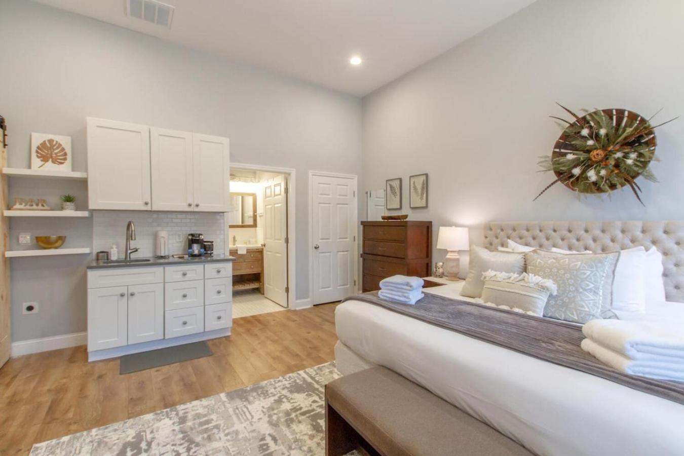 Music Charmer Tons Of Beds Thirty Day Minimum