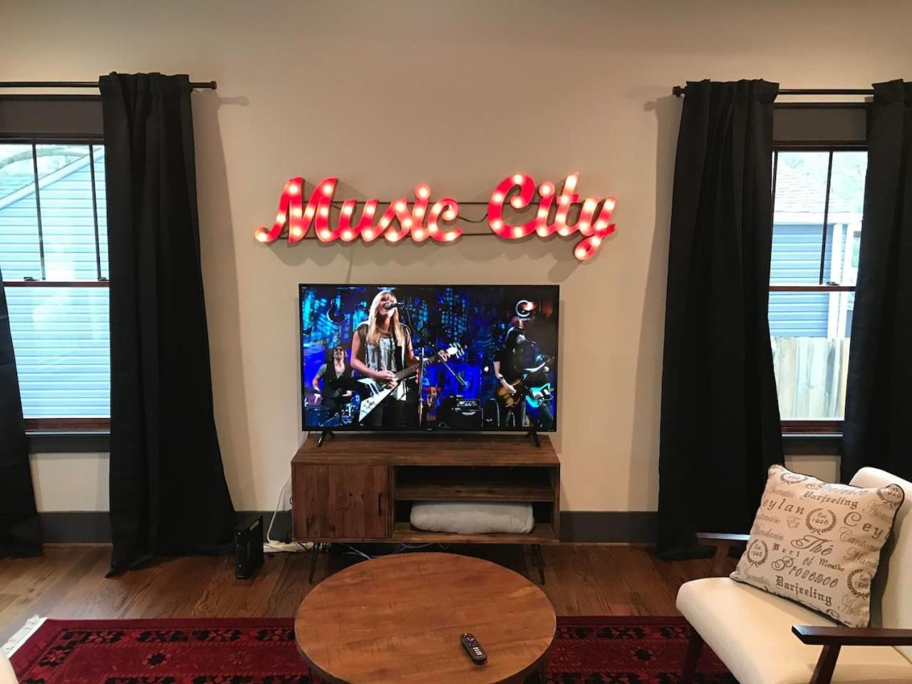 Holiday home Music Marvel Minutes To Broadway