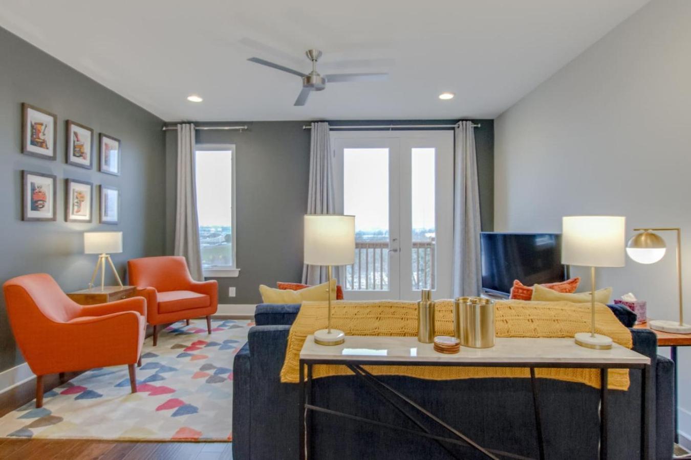 Skyline Views Romantic Fun Downtown Location Holiday home *