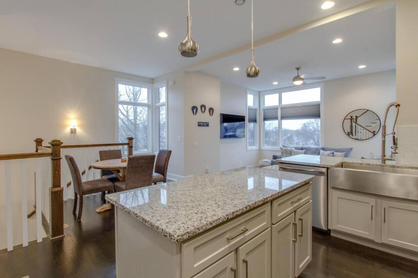 Stylish Private Rooftop Perfect Location Holiday home *