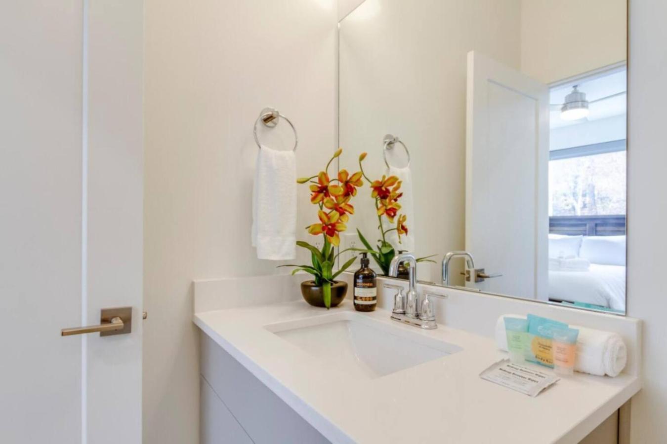 Sleek Large Retreat 9 Beds Modern Kitchen Nashville