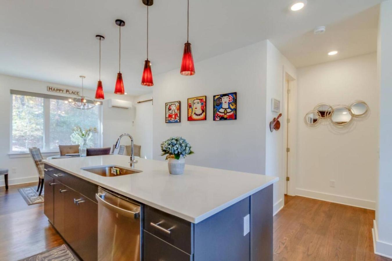 Sleek Large Retreat 9 Beds Modern Kitchen