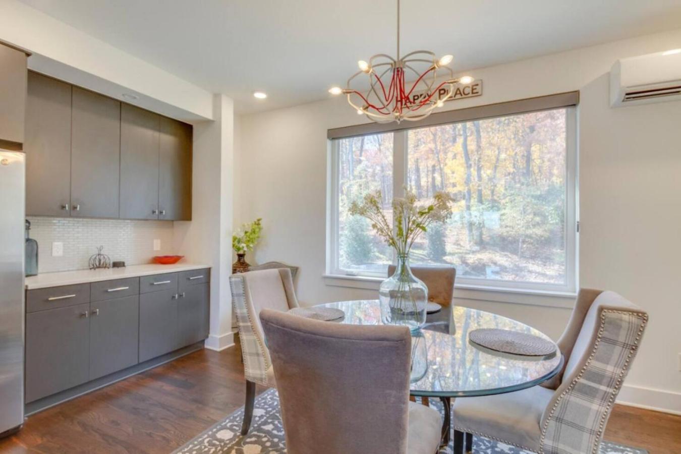 Sleek Large Retreat 9 Beds Modern Kitchen Nashville
