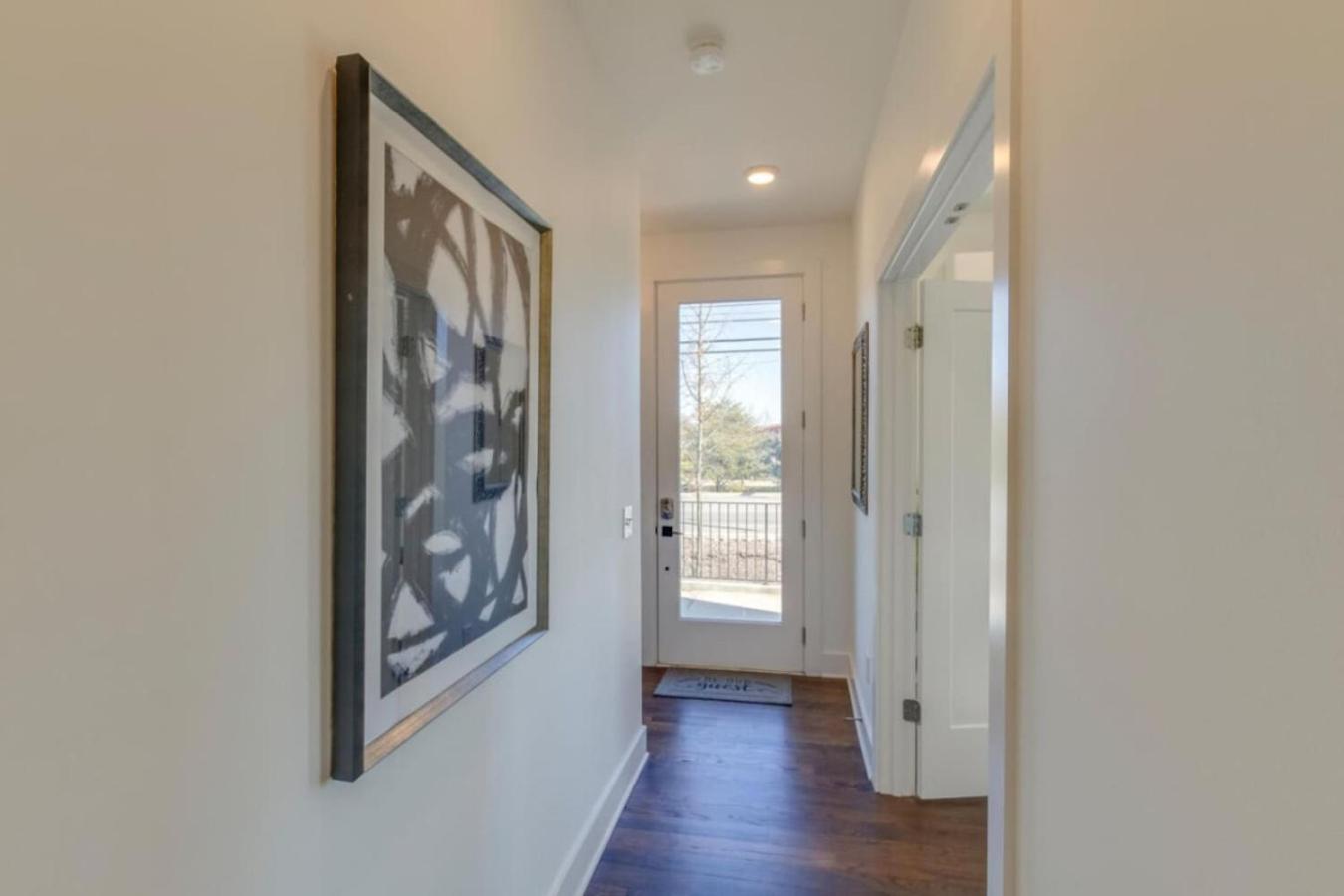 Sleek Large Retreat 9 Beds Modern Kitchen * Nashville