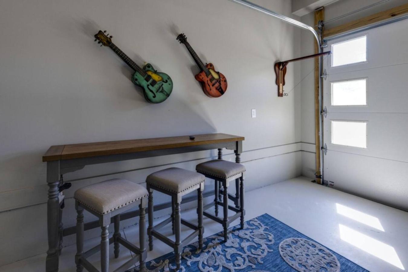 Hey Gorgeous Townhome 4 Bedrooms 4.5 Bathrooms