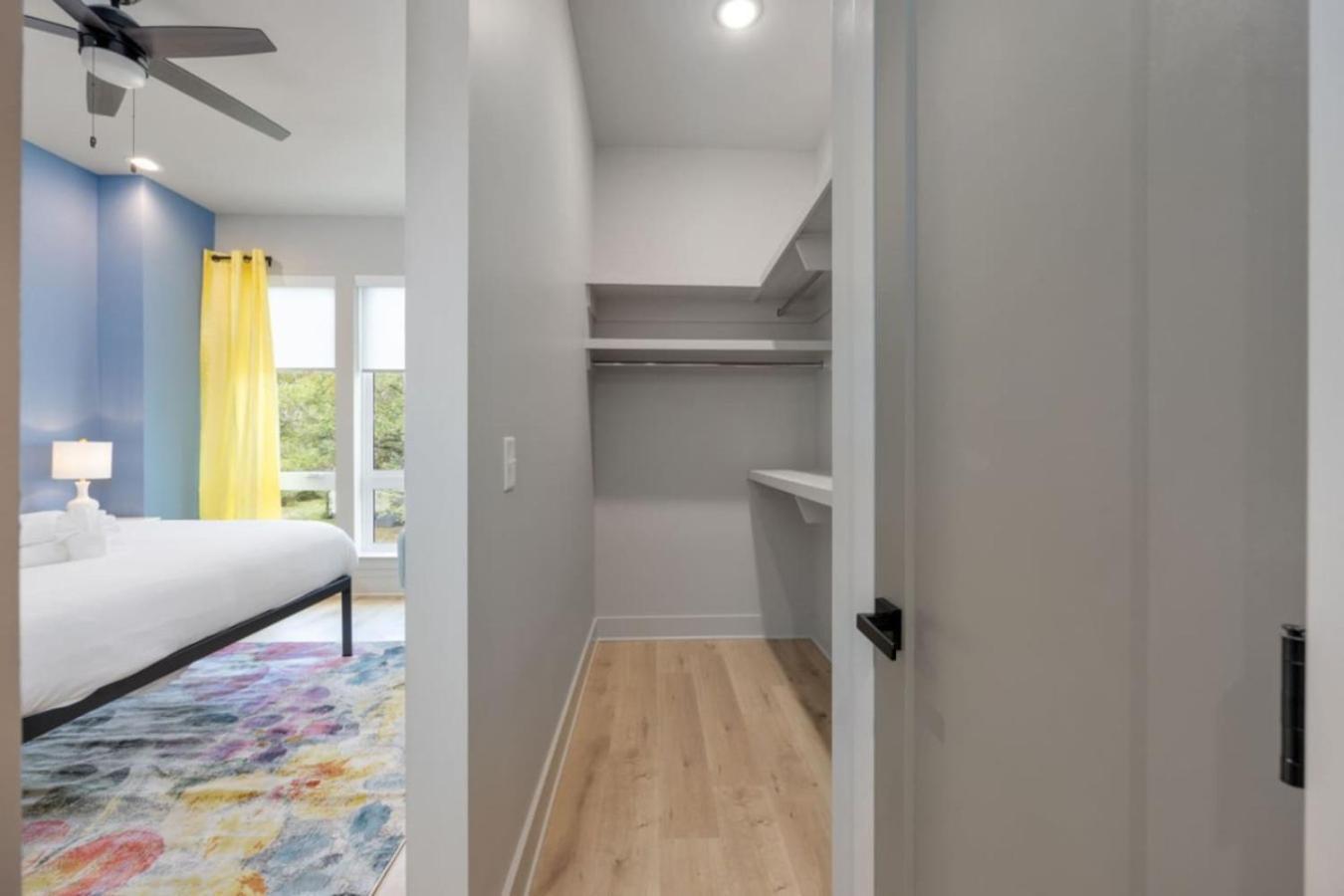 Hey Gorgeous Townhome 4 Bedrooms 4.5 Bathrooms