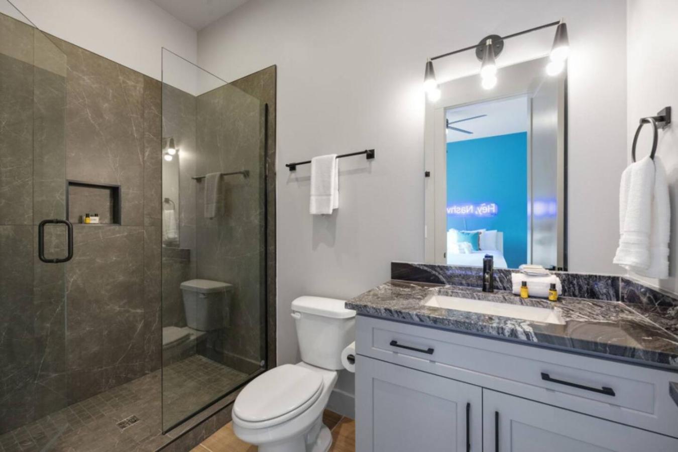 Hey Gorgeous Townhome 4 Bedrooms 4.5 Bathrooms Holiday home Nashville