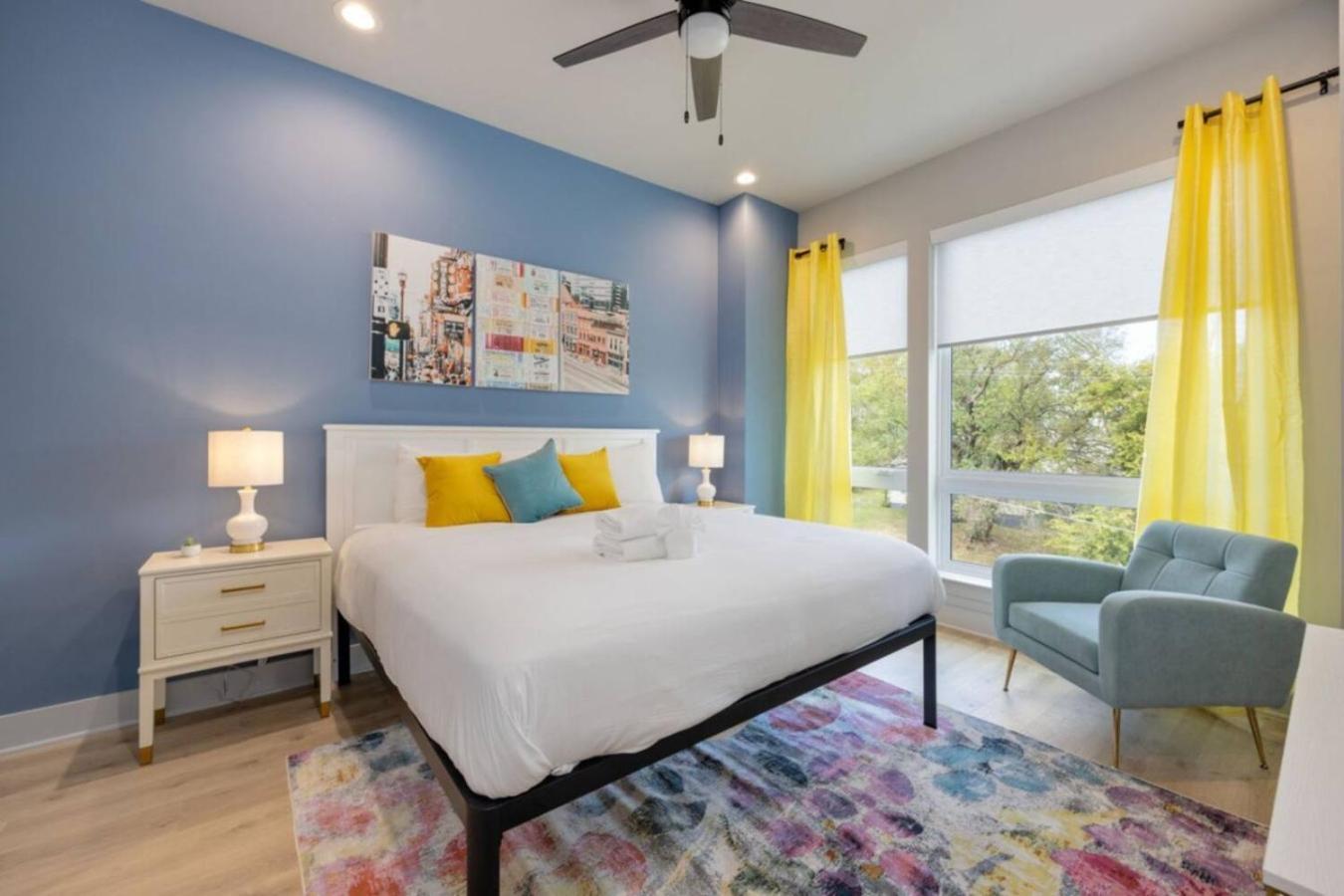 Hey Gorgeous Townhome 4 Bedrooms 4.5 Bathrooms *