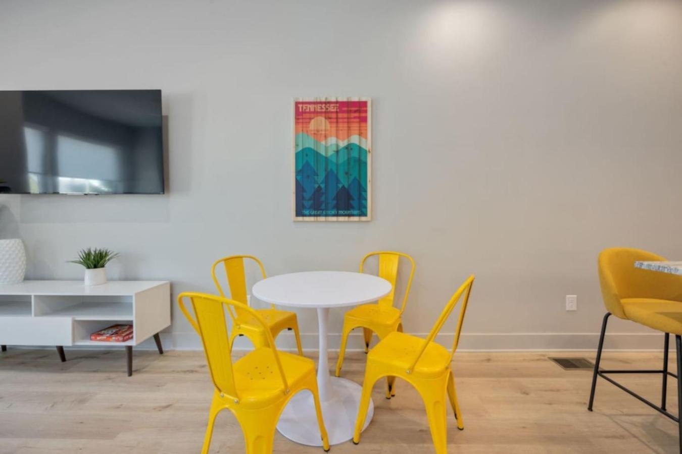 Hey Gorgeous Townhome 4 Bedrooms 4.5 Bathrooms Holiday home