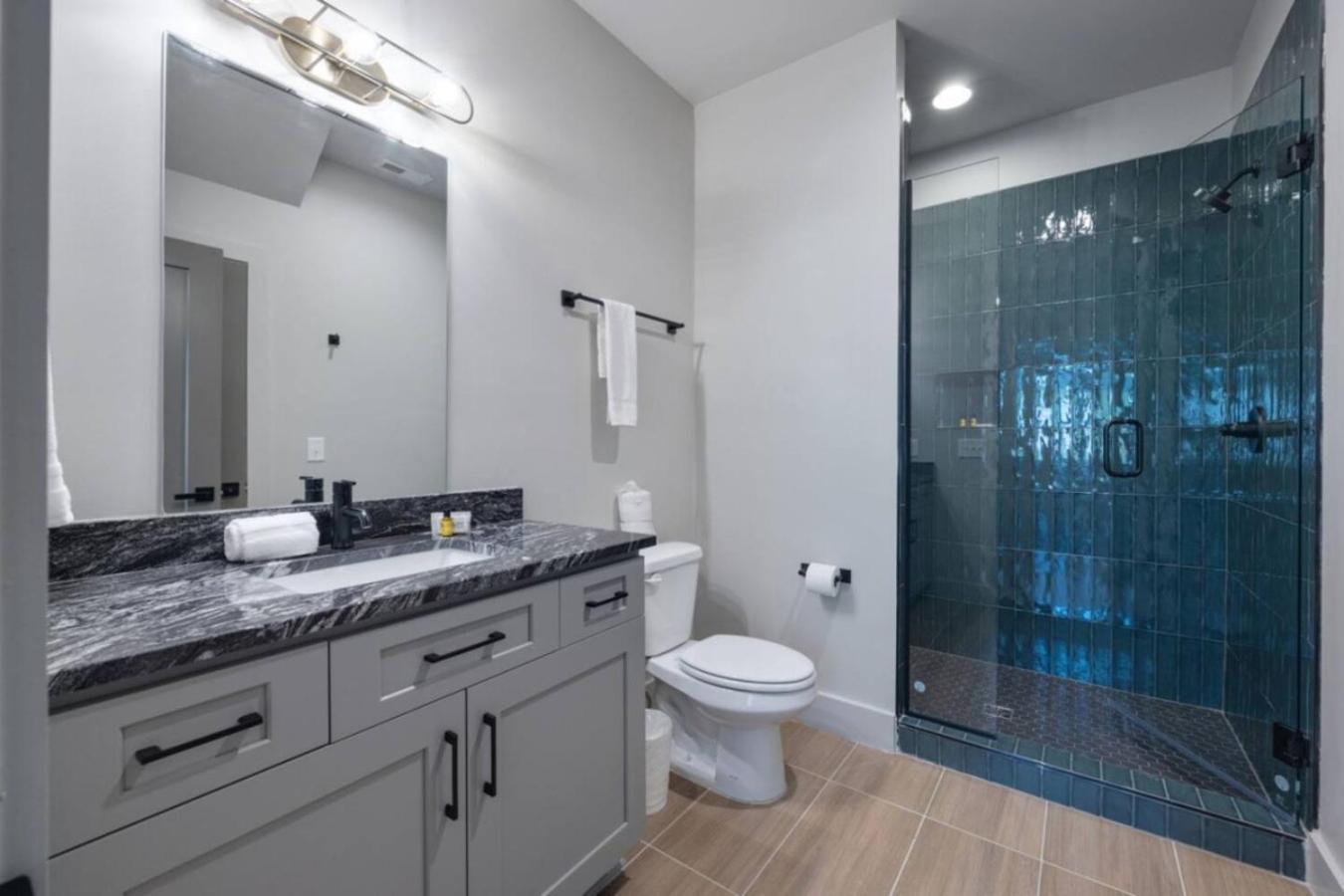Hey Gorgeous Townhome 4 Bedrooms 4.5 Bathrooms Holiday home *