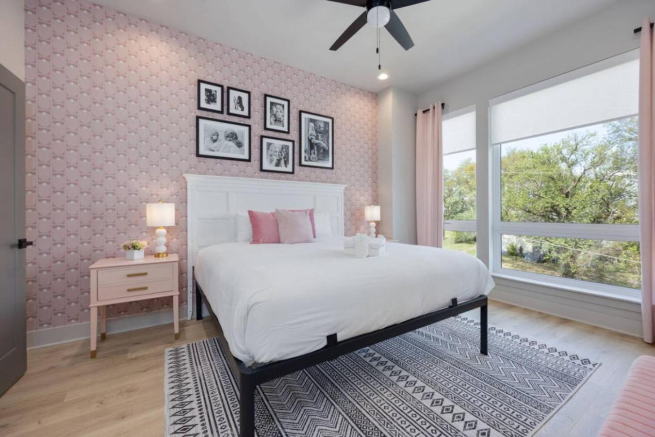 Dolly And Denim 4 Bedroom 4.5 Bath With Spacious Rooftop Holiday home Nashville