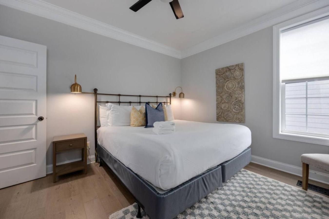 The Americana 4 Bedroom 3.5 Bath Luxury *