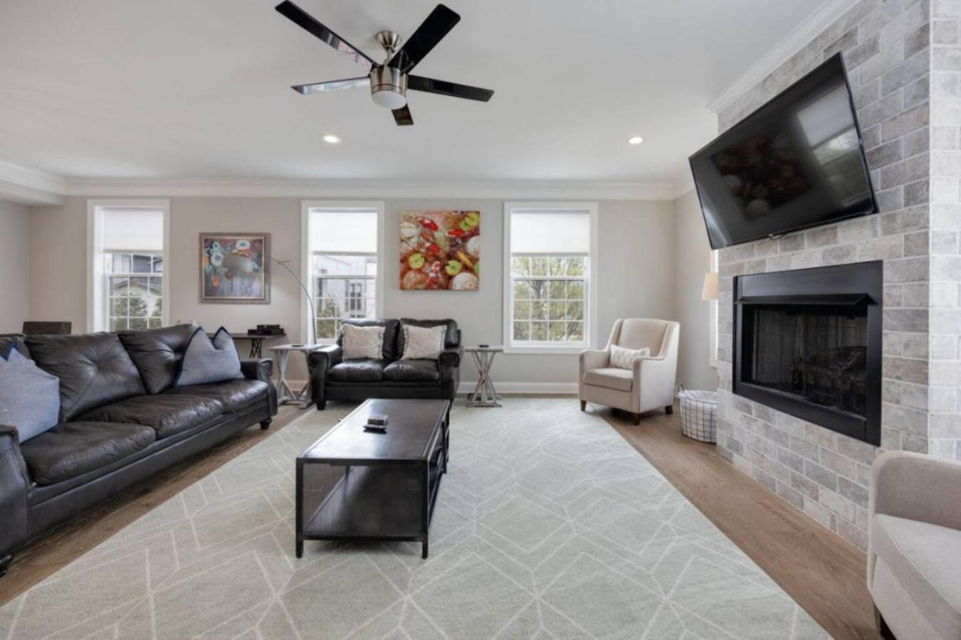 The Americana 4 Bedroom 3.5 Bath Luxury Holiday home *