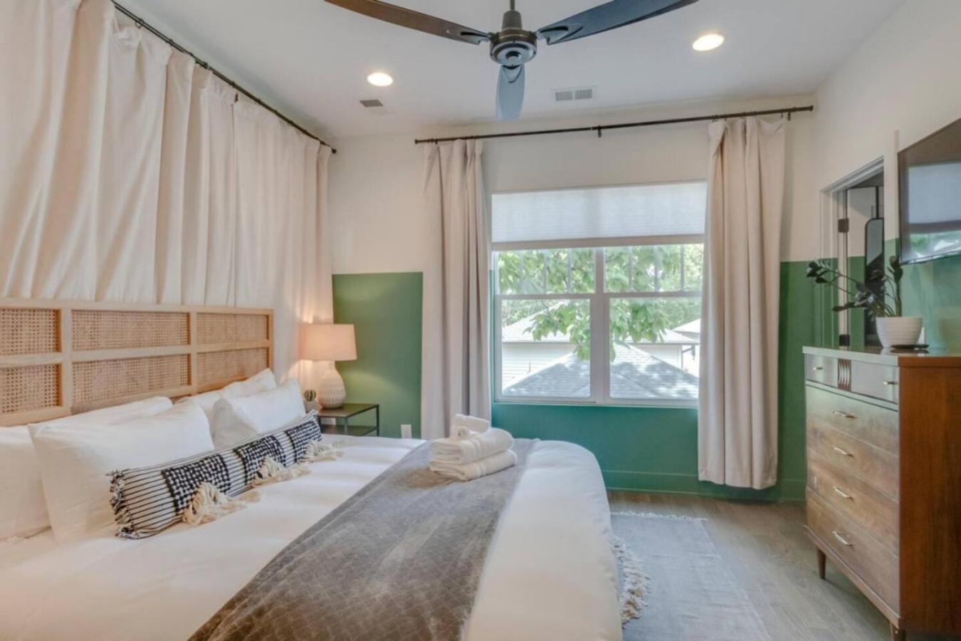Bold Boho Beauty Three Bedroom Three And A Half Bath * Nashville