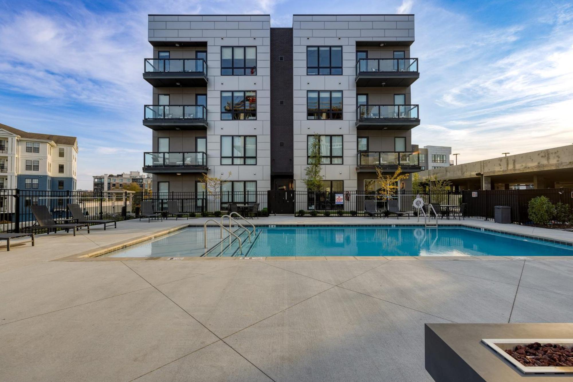Honkey-tonk By Avantstay Newmodern 2bdr In Walkable Midtown W Gym Pool Holiday home Nashville