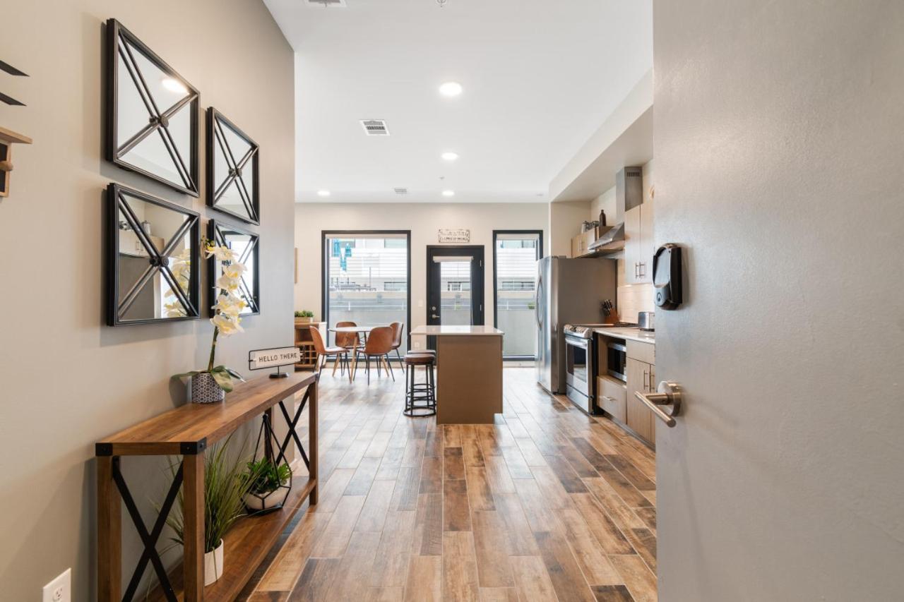 Illume New Modern Downtown Views With A Pool *