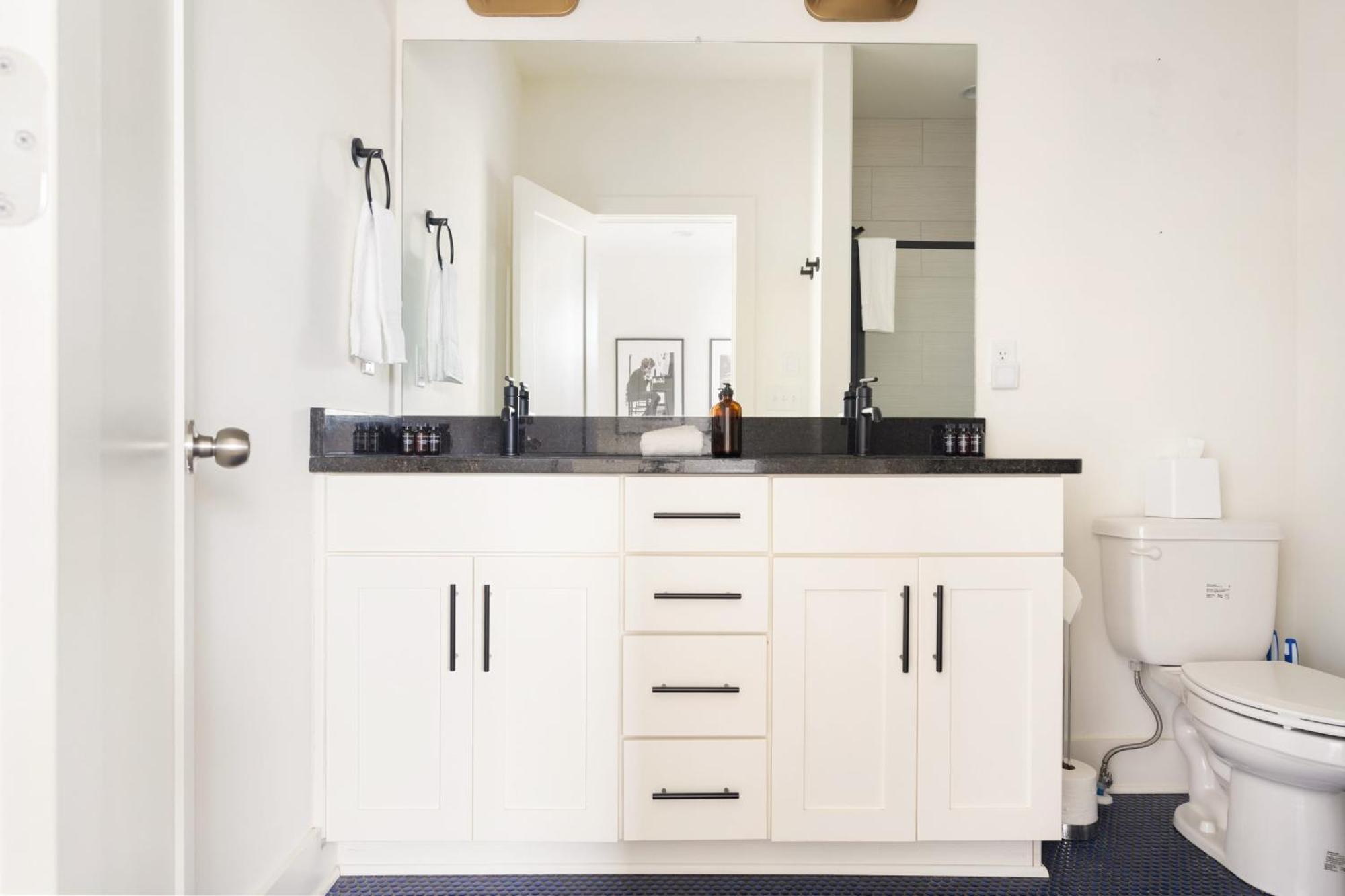 Holiday home Hart Buyout 5 By Avantstay Two Town House Buyout W Modern Amenities In