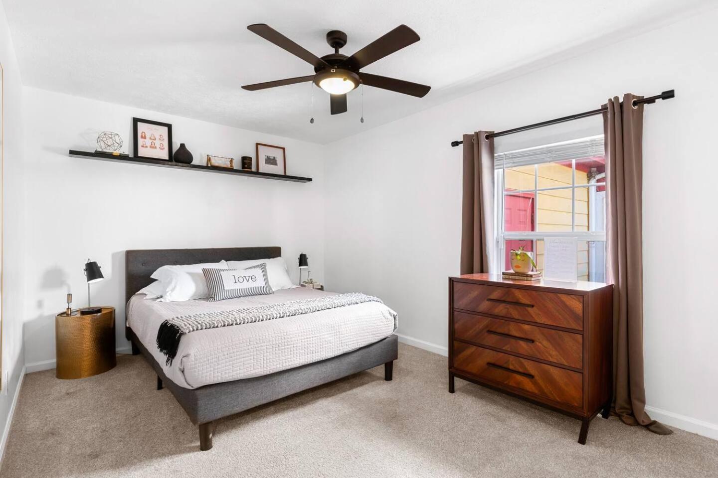 Perfect Sleep 20 Downtown 10 Queen Beds Holiday home