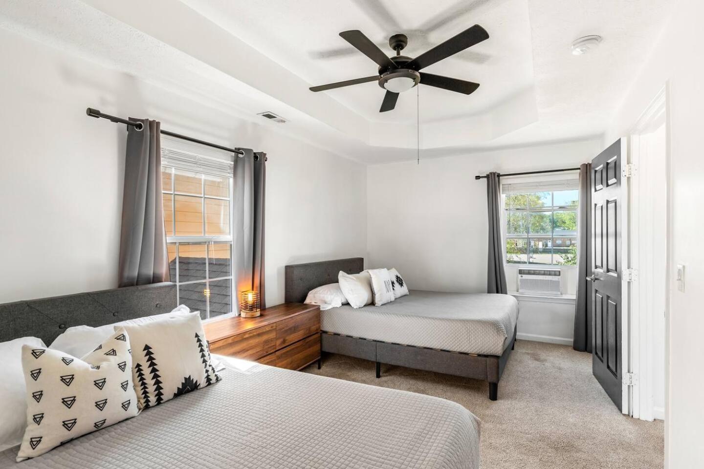 Holiday home Perfect Sleep 20 Downtown 10 Queen Beds