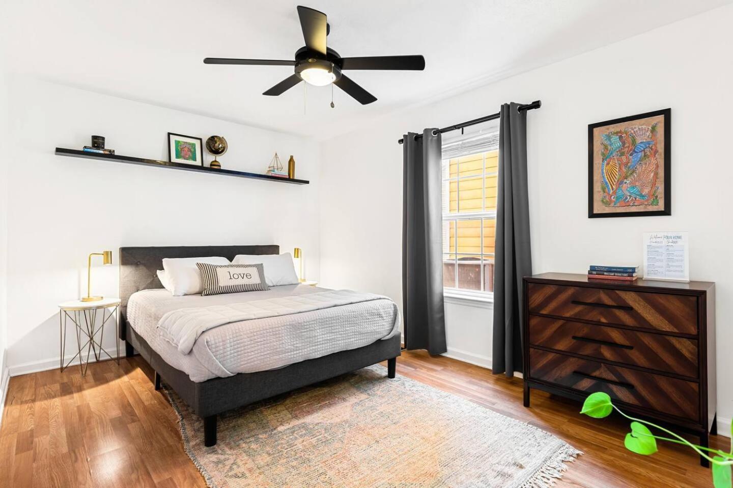 Perfect Sleep 20 Downtown 10 Queen Beds Holiday home *
