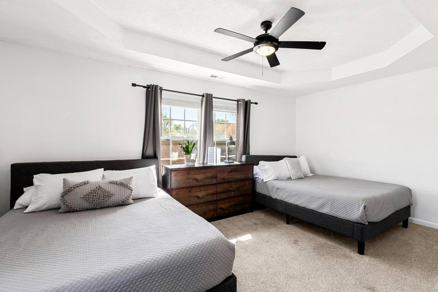 Perfect Sleep 20 Downtown 10 Queen Beds *