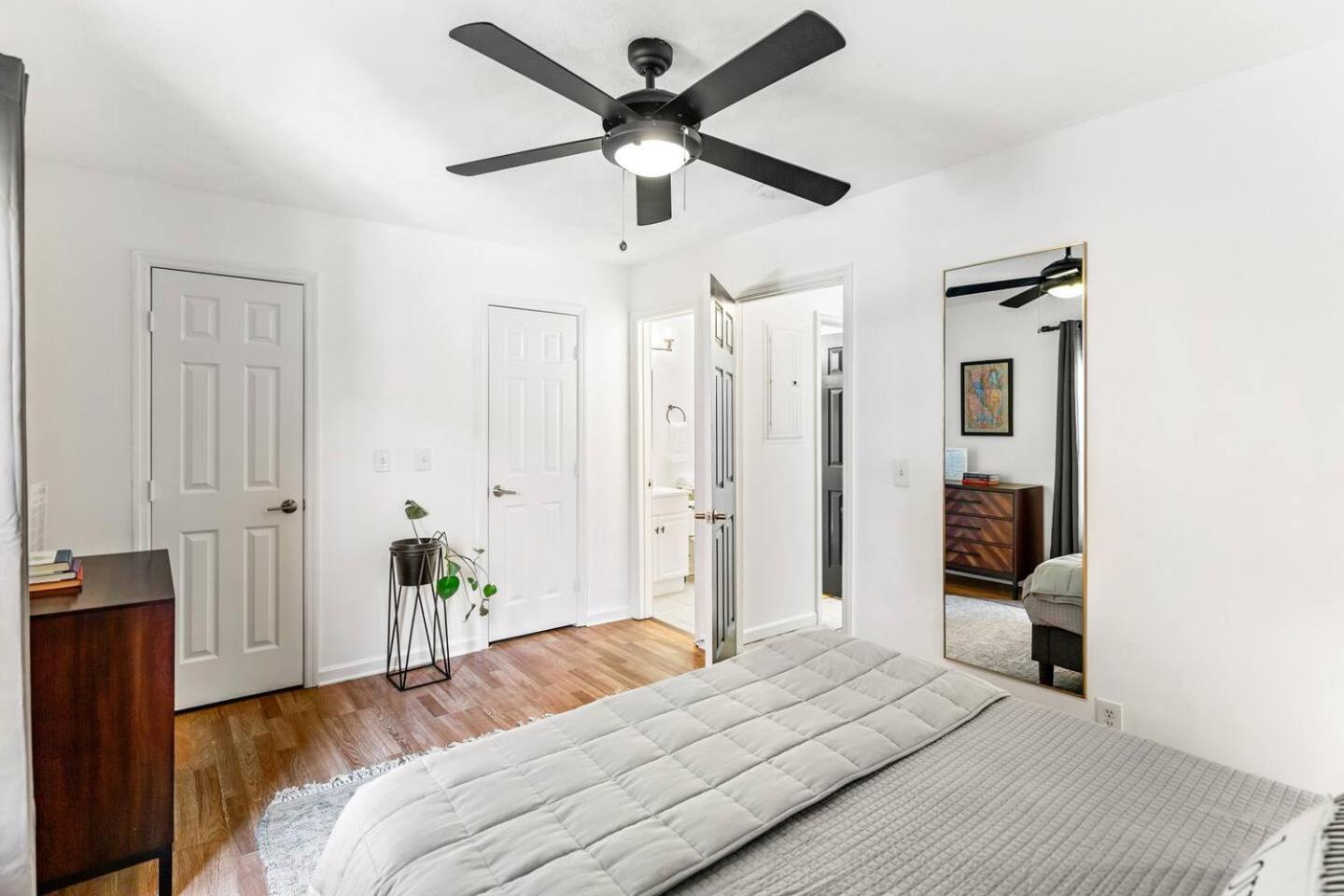 Perfect Sleep 20 Downtown 10 Queen Beds Holiday home