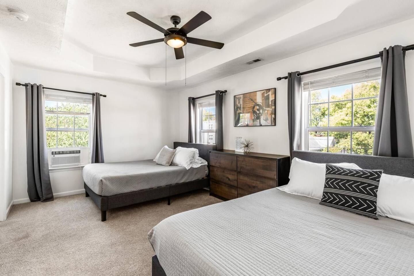 Holiday home Perfect Sleep 20 Downtown 10 Queen Beds *