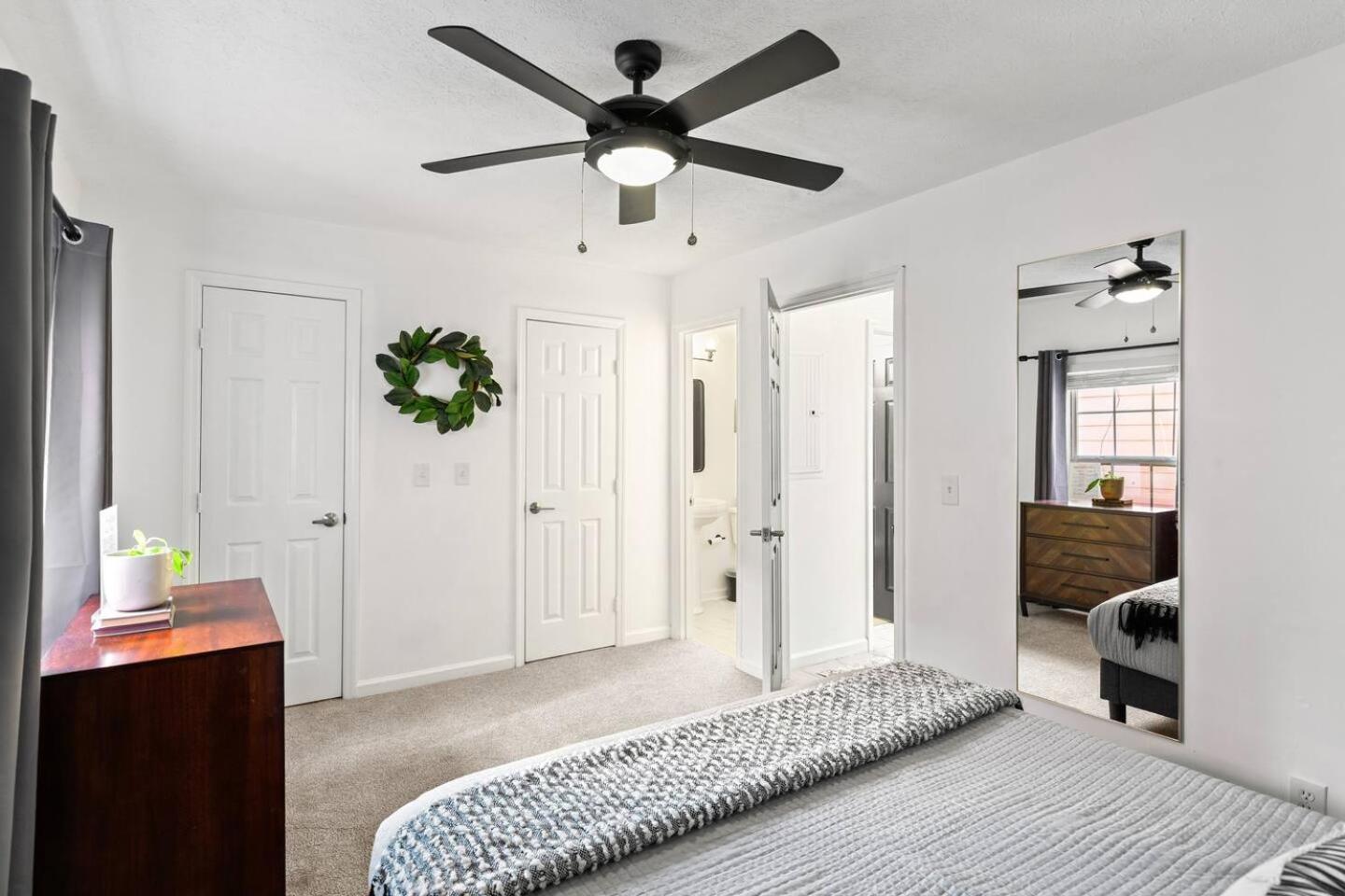 Perfect Sleep 20 Downtown 10 Queen Beds *