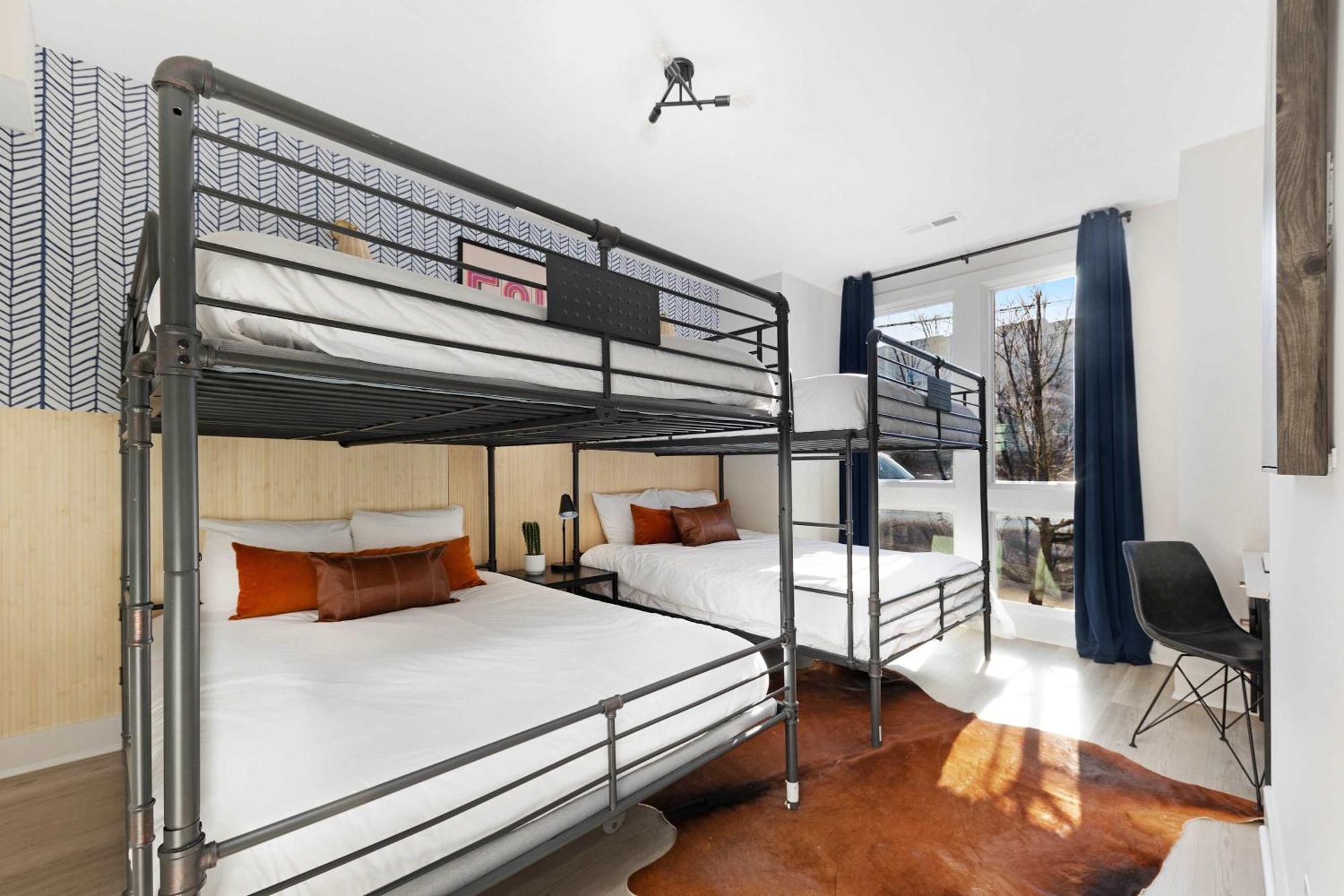 The Aster - Rooftop Patio 2 Miles To Broadway Holiday home *