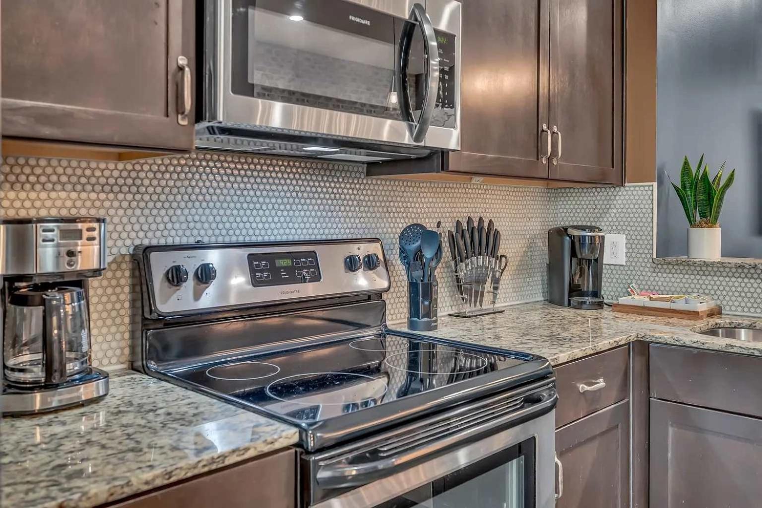 Apartment Modern King Bed Free Parking Downtown *